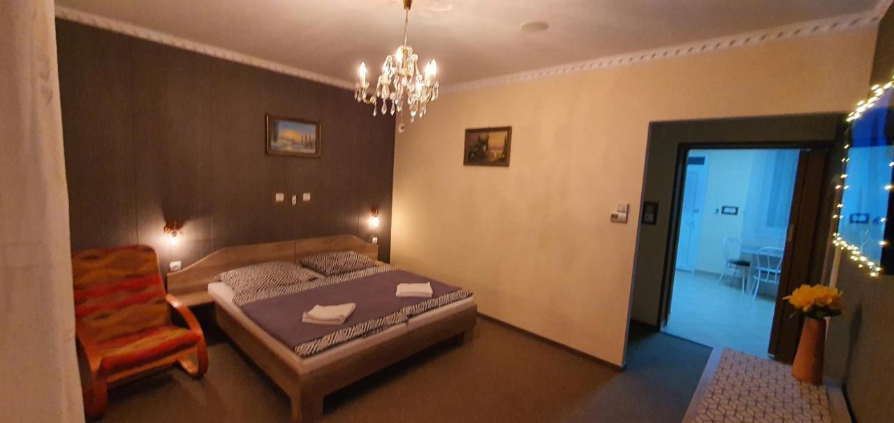 Szlavi Apartman Baja Eksteriør bilde