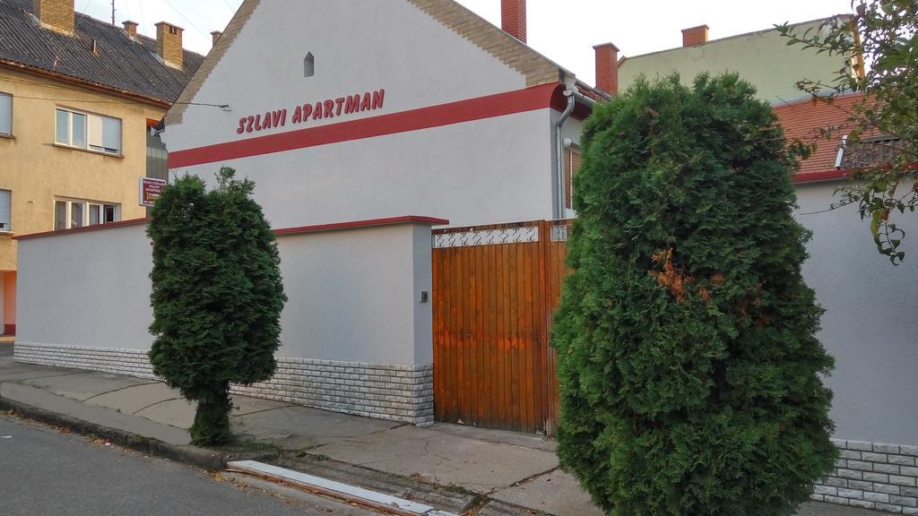 Szlavi Apartman Baja Eksteriør bilde