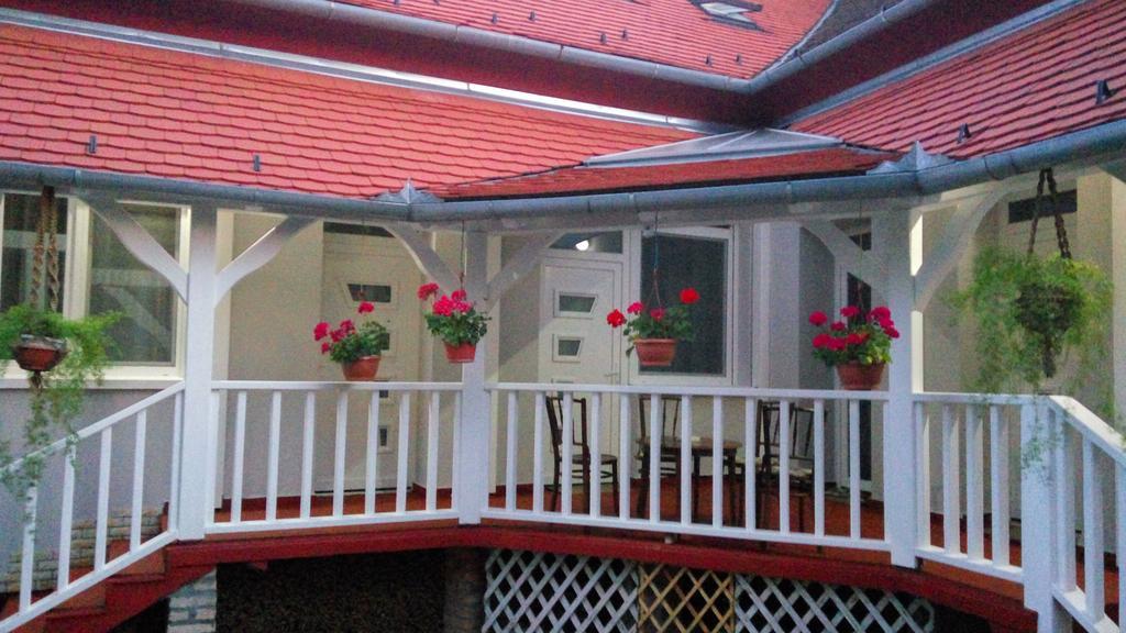 Szlavi Apartman Baja Eksteriør bilde